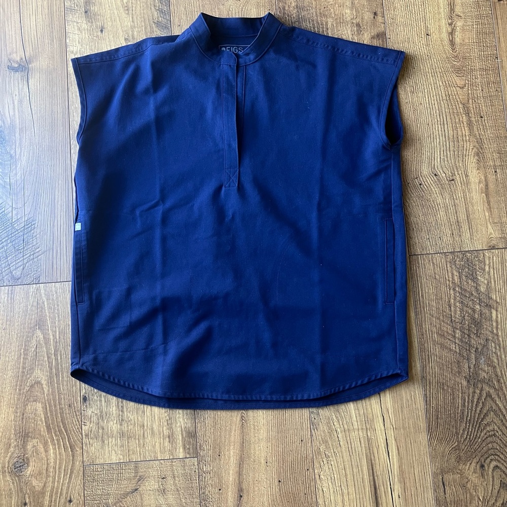 Navy blue Figs Rafaela xs top